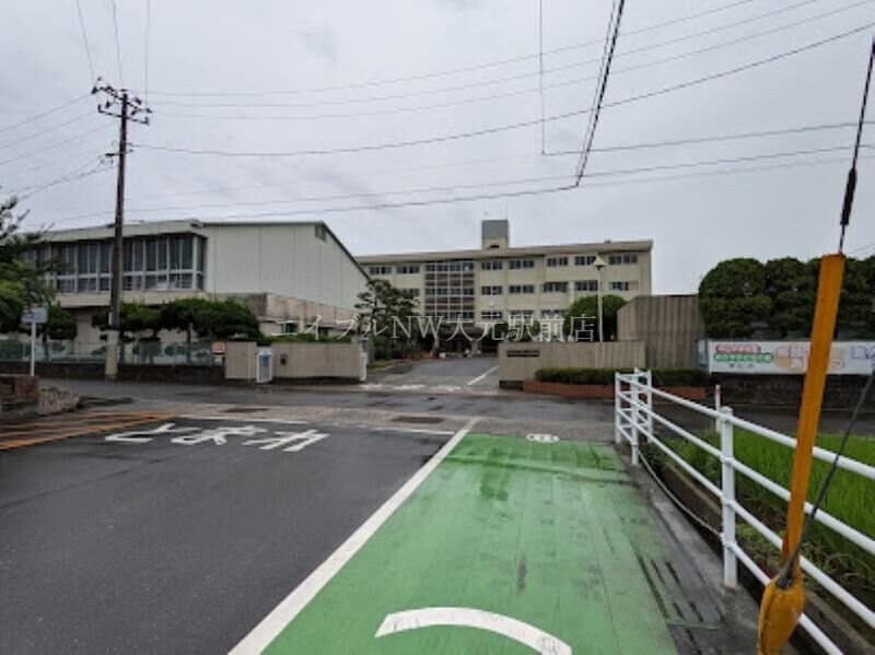 岡山市立中山小学校(小学校)まで1571m クレストールゆうＢ