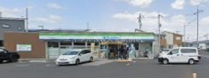 ファミリーマート岡山福富中店(コンビニ)まで445m REGALE　SHINE  福富西