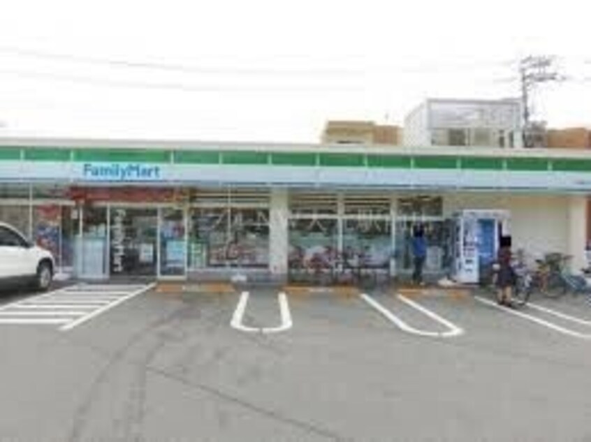 ファミリーマート学南町店(コンビニ)まで350m レオパレスルリームⅡ