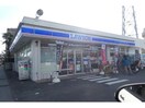 ローソン葛飾亀有四丁目店(コンビニ)まで302m サンコーポファミリア