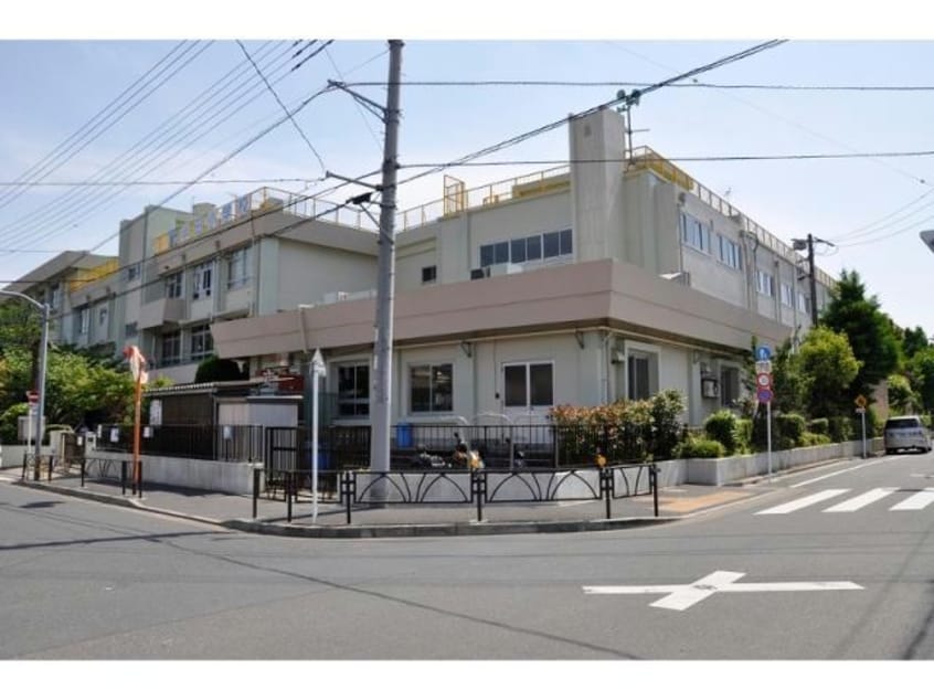 葛飾区立半田小学校(小学校)まで942m リブリ東金町