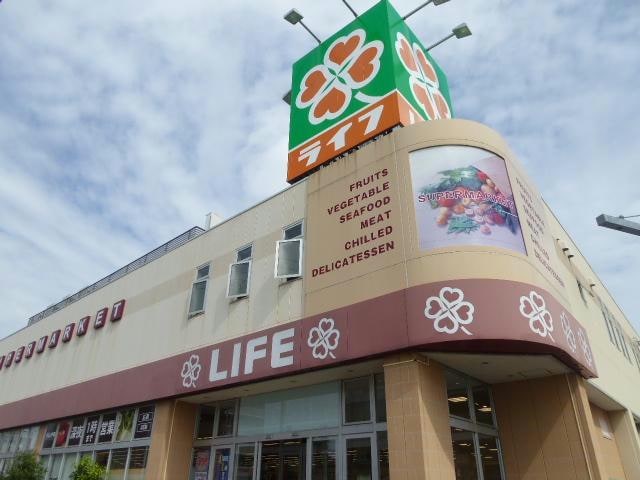 ライフ六町駅前店(スーパー)まで1086m stage北綾瀬