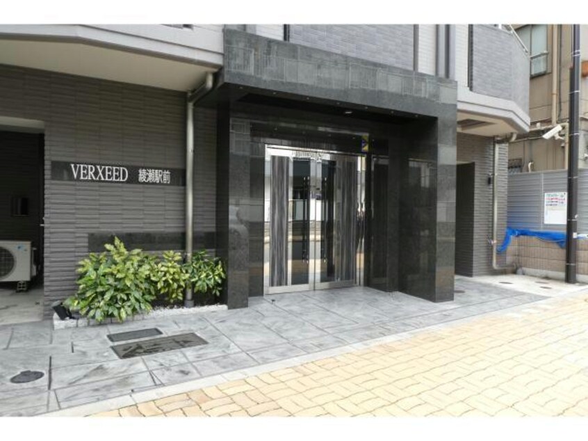  ベルシード綾瀬駅前