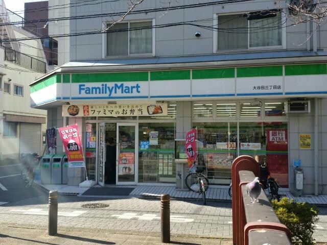 ファミリーマート大谷田三丁目店(コンビニ)まで441m セレスティア大谷田Ⅱ