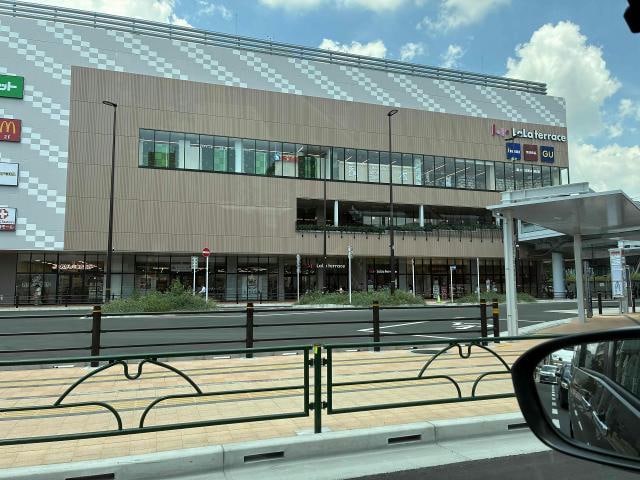 三井ショッピングパークららテラス北綾瀬(ショッピングセンター/アウトレットモール)まで899m Une Lumiere