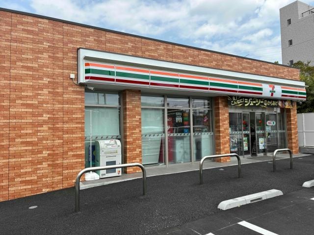 セブンイレブン足立一ツ家2丁目店(コンビニ)まで362m セレスティア六町Ⅲ