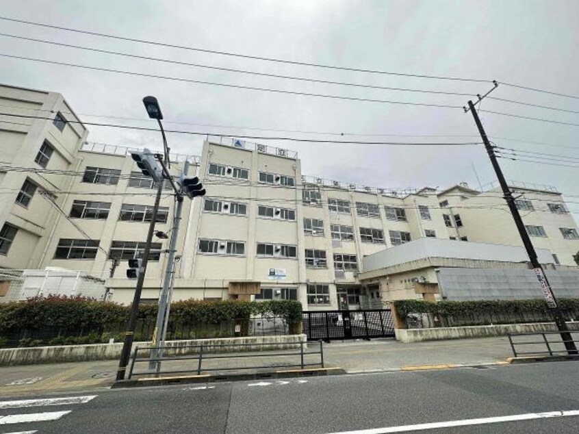 足立区立第七中学校(中学校/中等教育学校)まで759m 東武西新井第一サンライトマンション