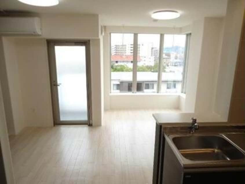  ユニヴァリィ県庁東