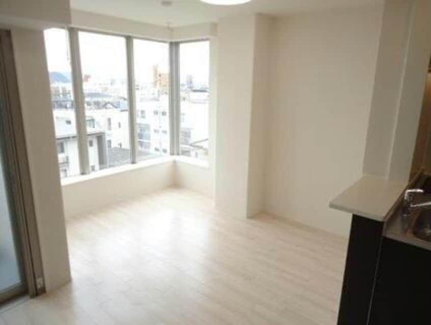  ユニヴァリィ県庁東