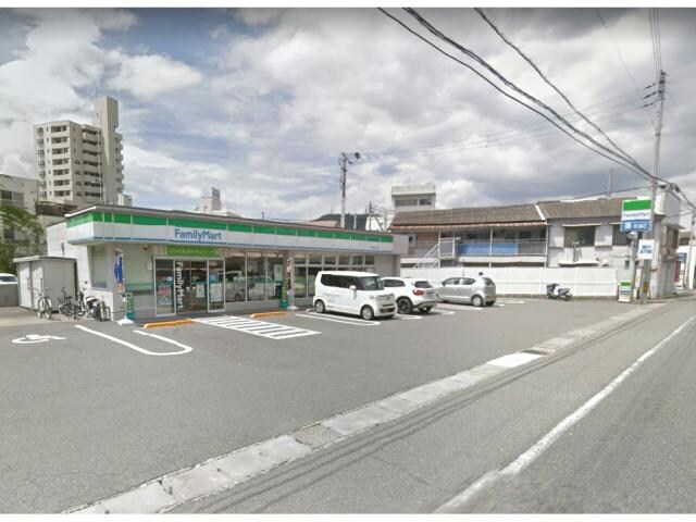 ファミリーマート昭和町三丁目店(コンビニ)まで824m 徳島市営バス/昭和町七丁目 徒歩2分 2階 築33年