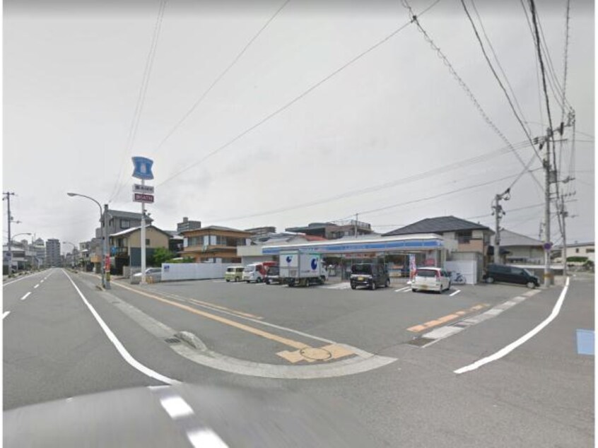 ファミリーマート中前川町店(コンビニ)まで403m 徳島線/徳島駅 徒歩7分 2階 築36年