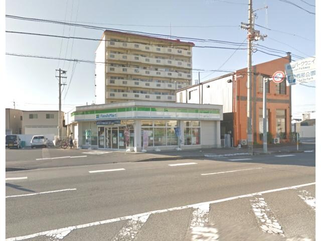 ファミリーマート庄町三丁目店(コンビニ)まで552m グランデリア