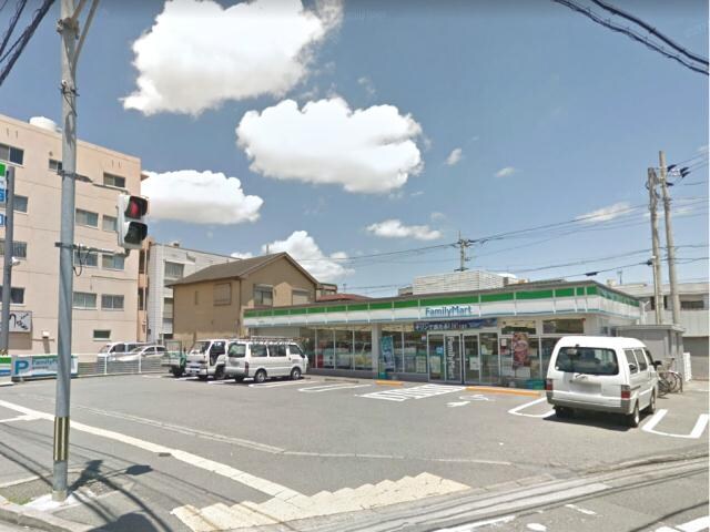 ファミリーマート秋田町店(コンビニ)まで687m 伊賀ハイツ