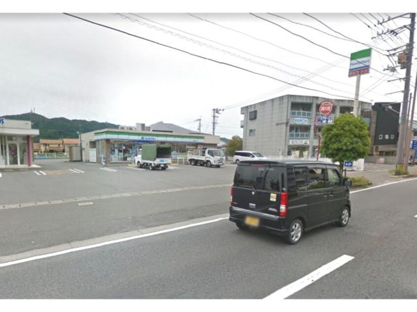 サークルK徳島南田宮店(コンビニ)まで915m 徳島線/佐古駅 車移動　10分1km 3階 築17年