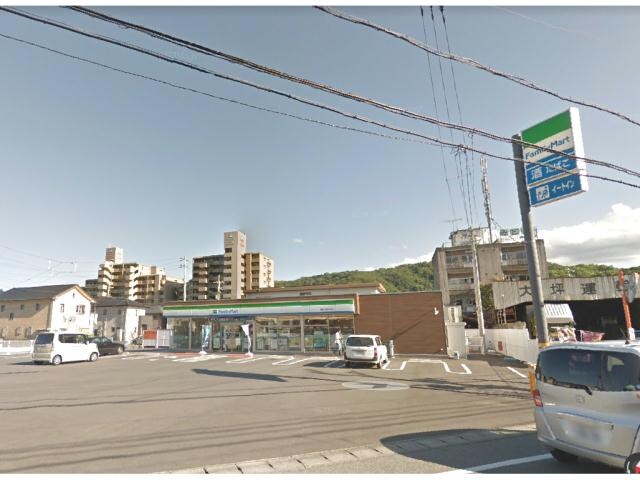 ファミリーマート徳島八万町大坪店(コンビニ)まで615m ガーデンヒルズ柿谷