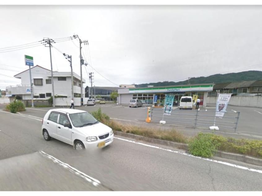 ファミリーマート北島田町一丁目店(コンビニ)まで722m アクシス南島田
