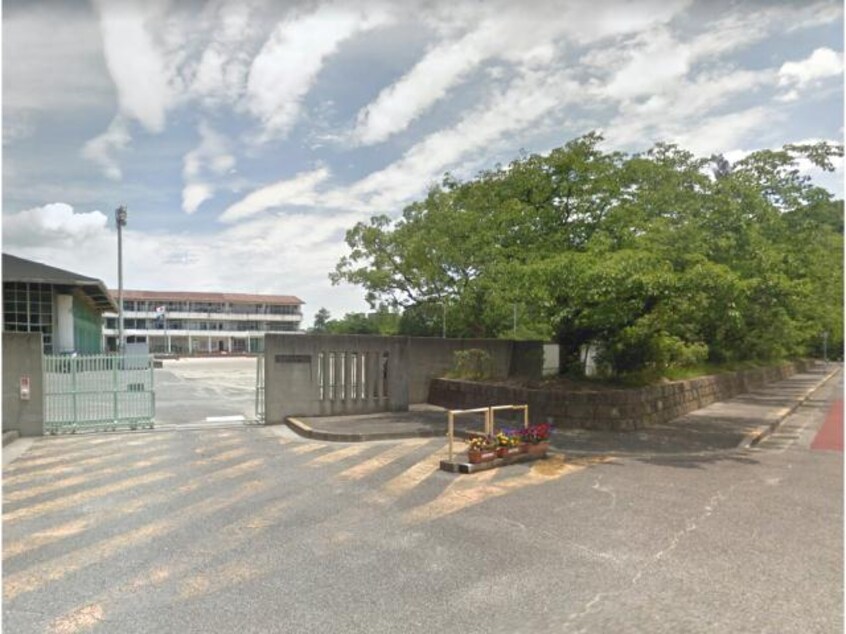 徳島市立内町小学校(小学校)まで1723m 徳島線/徳島駅 徒歩13分 4階 築19年