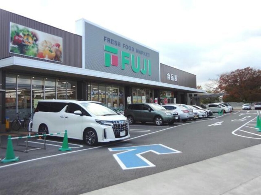 フジ中吉野店(スーパー)まで567m※フジ中吉野食品店 ベレオ助任橋