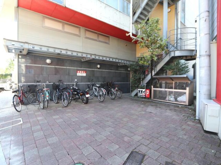 正面玄関･自転車置き場 高徳線/徳島駅 徒歩23分 2階 築18年