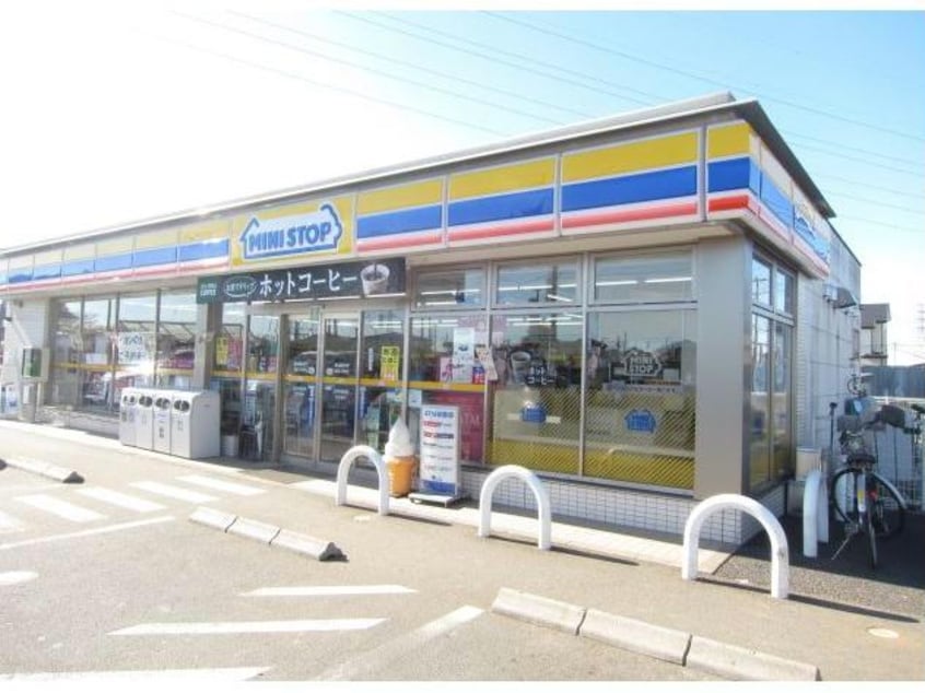 ミニストップ船橋二和西店(コンビニ)まで397m 京成松戸線/三咲駅 徒歩12分 1階 築18年