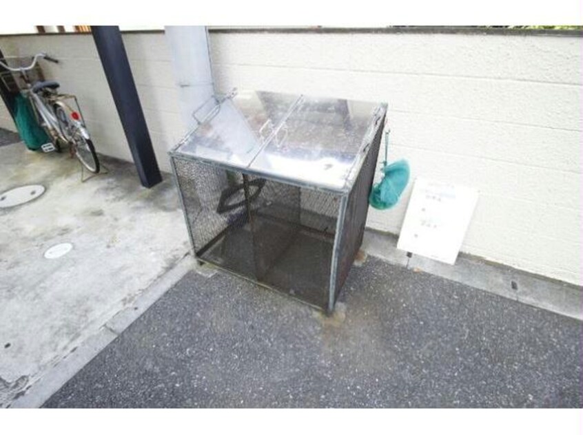 ゴミ置場 パストラルベルデ