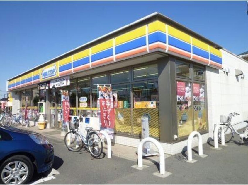 ミニストップ八千代緑ヶ丘店(コンビニ)まで896m 東葉高速鉄道/船橋日大前駅 徒歩5分 1階 築15年