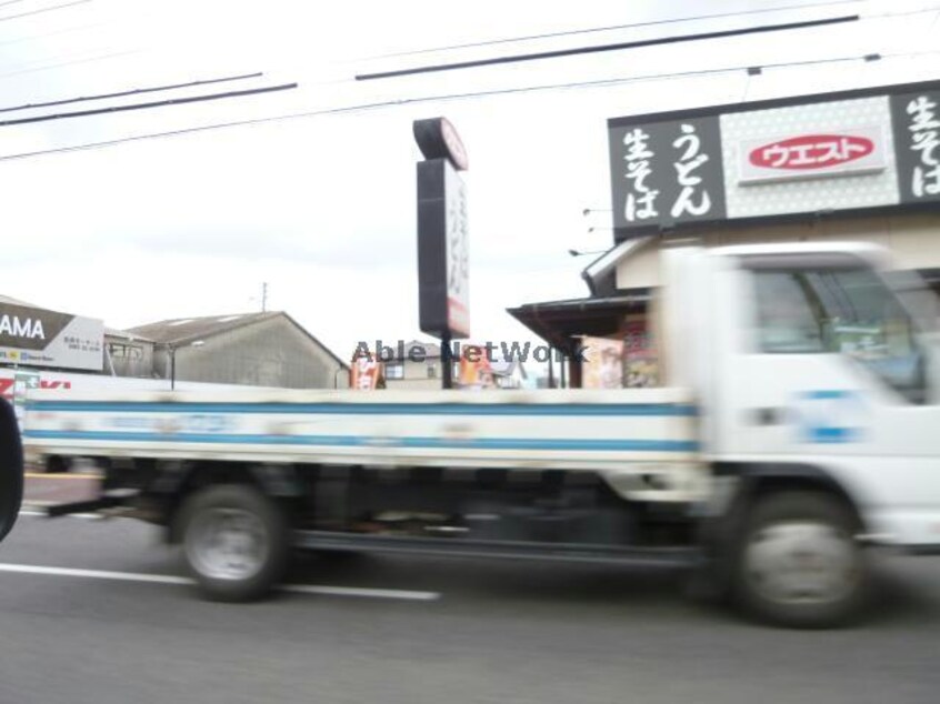 ウエスト大村店(その他飲食（ファミレスなど）)まで610m ルーラルＫ　ウエスト