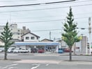 ローソン大村東三城町店(コンビニ)まで798m 荒木ハイツ