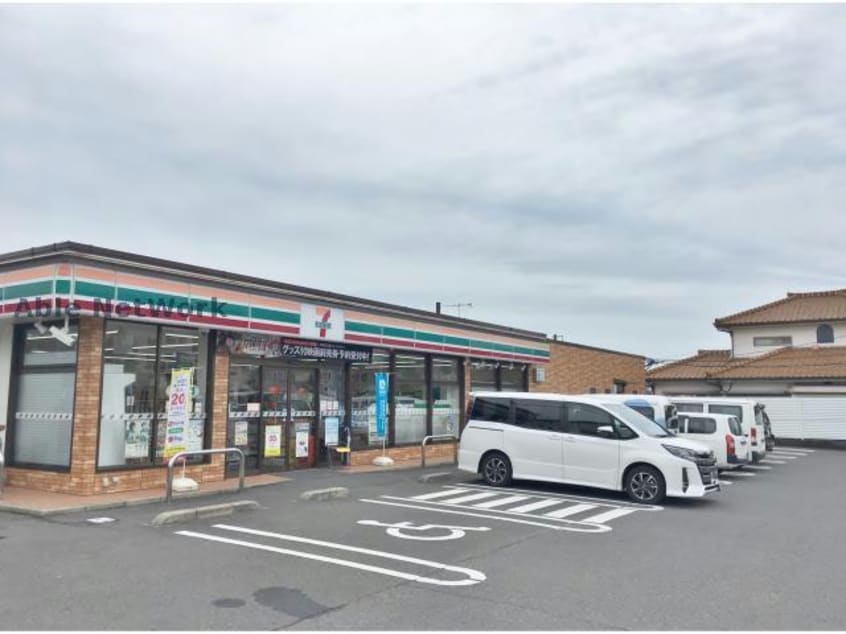 セブンイレブン大村東三城町店(コンビニ)まで800m 荒木ハイツ