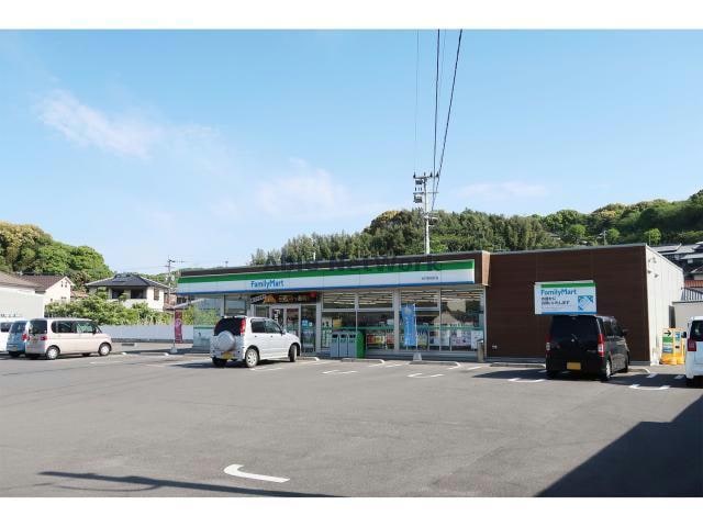 ファミリーマート大村岩松町店(コンビニ)まで300m エスポアメゾンＡ