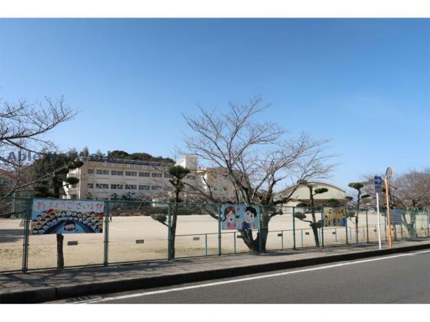 大村市立旭が丘小学校(小学校)まで792m ロイヤルガーデン木場
