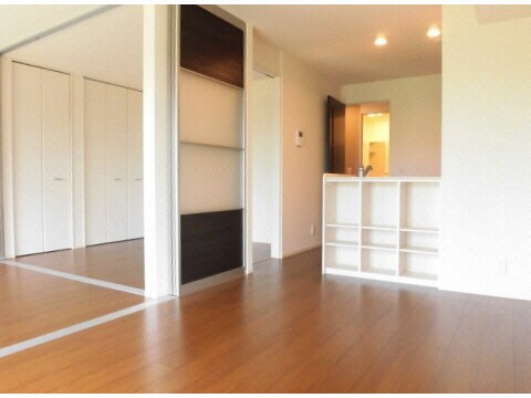 リビング・洋室 コンフォーティア三城