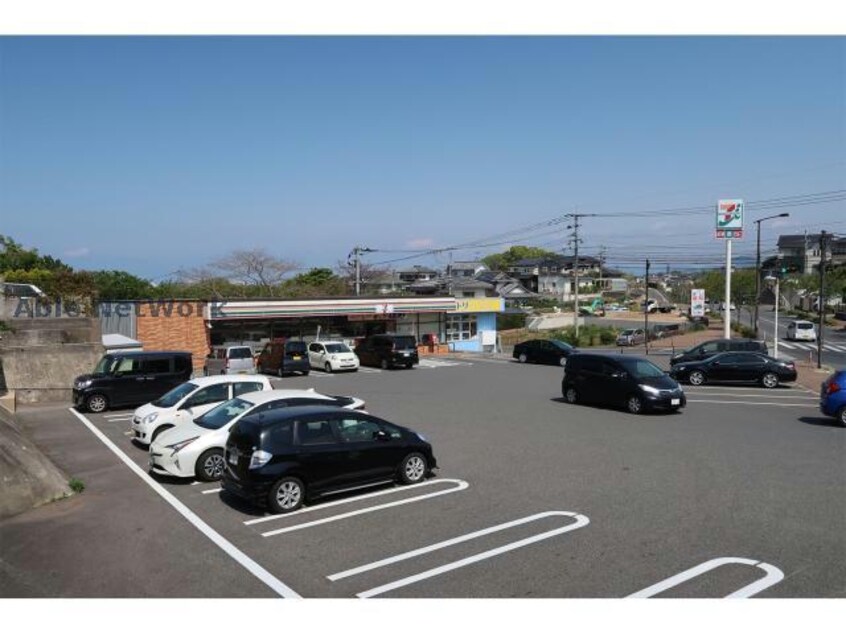 セブンイレブン大村須田ノ木町店(コンビニ)まで337m グロワール玖島Ⅰ