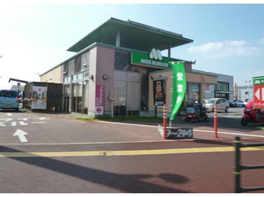 モスバーガー長崎大村店(その他飲食（ファミレスなど）)まで436m カメリア　メゾン