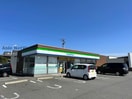 ファミリーマート大村小路口町店(コンビニ)まで940m ｂｒｏｗｎ ｃｈｅｓｓ