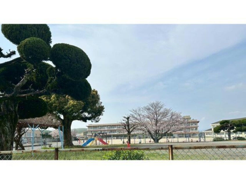 大村市立竹松小学校(小学校)まで1823m アーバンハイツ小路口　A棟