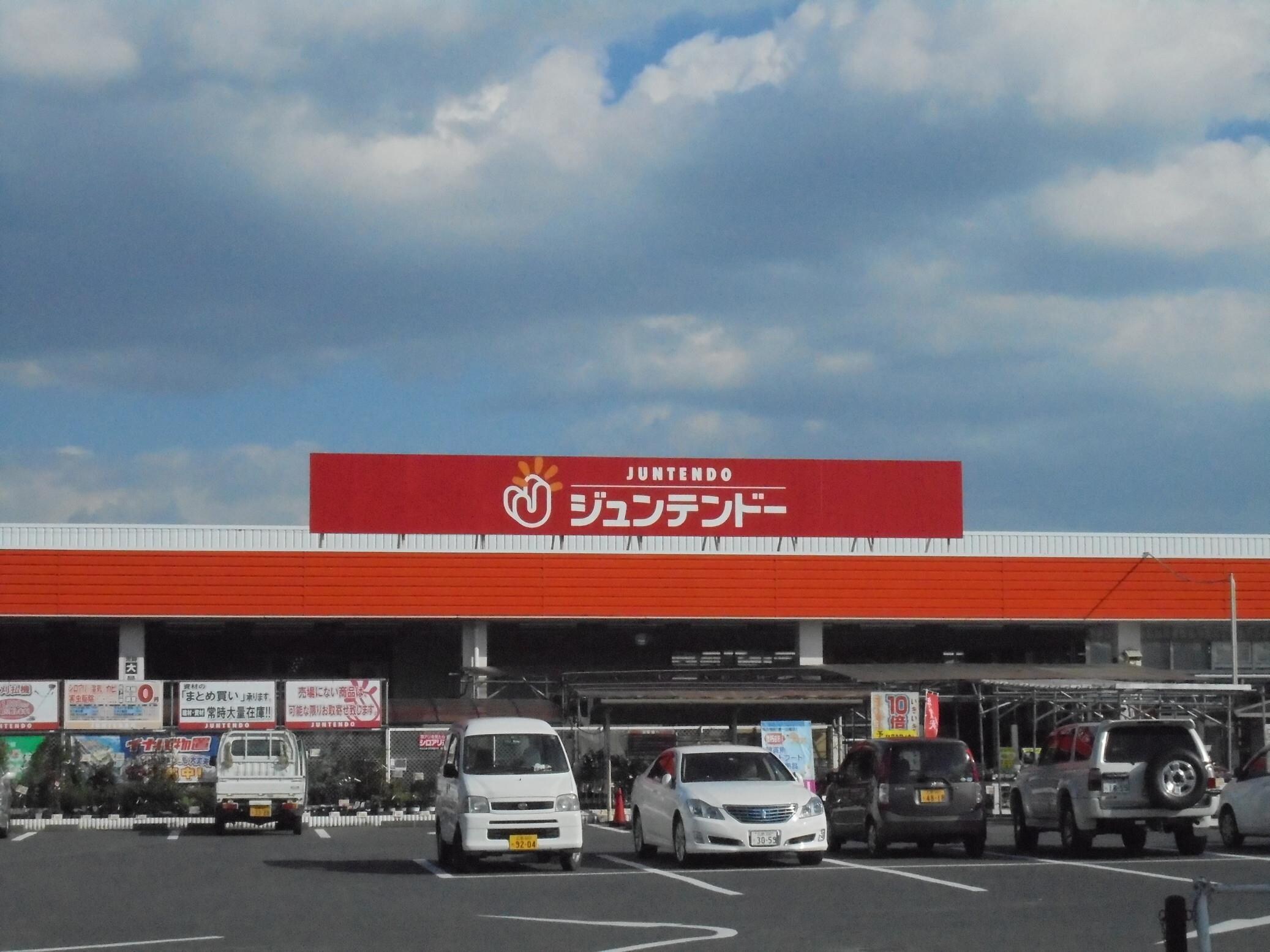 ジュンテンドー 黒瀬店(電気量販店/ホームセンター)まで385m SUN.SMILE