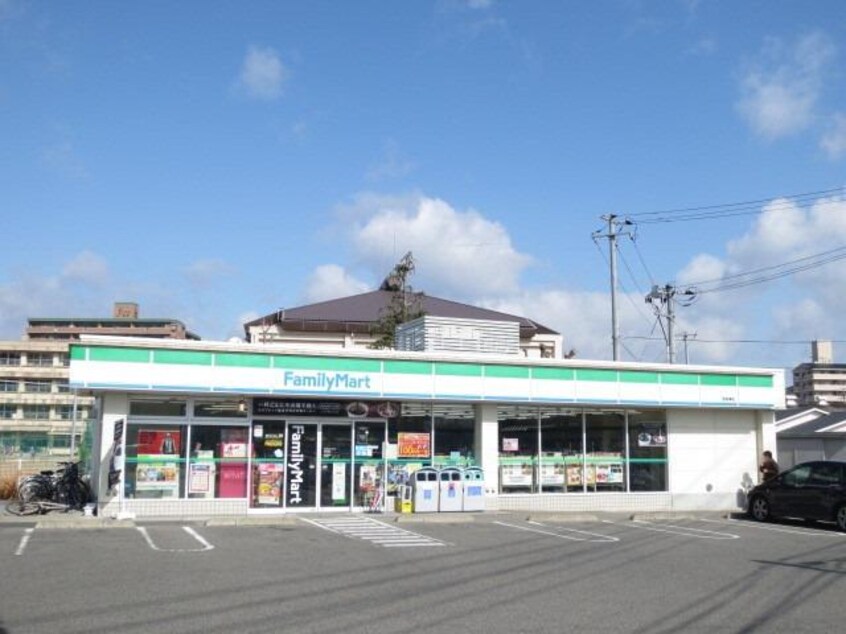 ファミリーマート西条東店(コンビニ)まで650m カーサ・ステラ