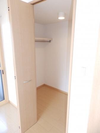 居室収納 アザレアコートアミカ　A棟