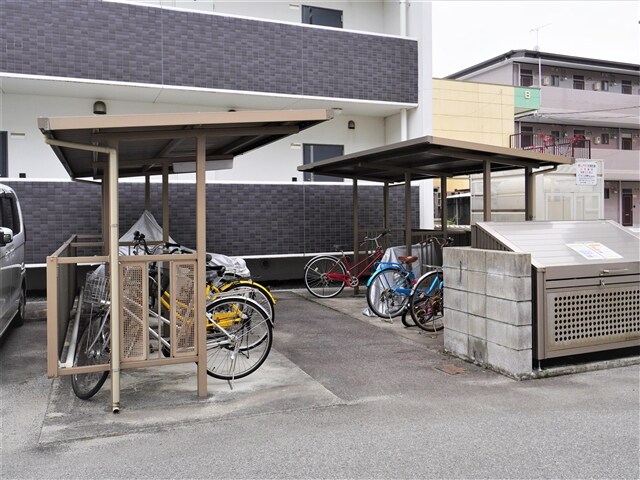 駐輪場 ヴェルテュ－・デュ・シャトー　B館