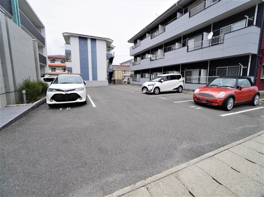 駐車場 ヴェルテュ－・デュ・シャトー　B館