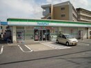 ファミリーマート 西条中央四丁目店(コンビニ)まで136m レオーノ