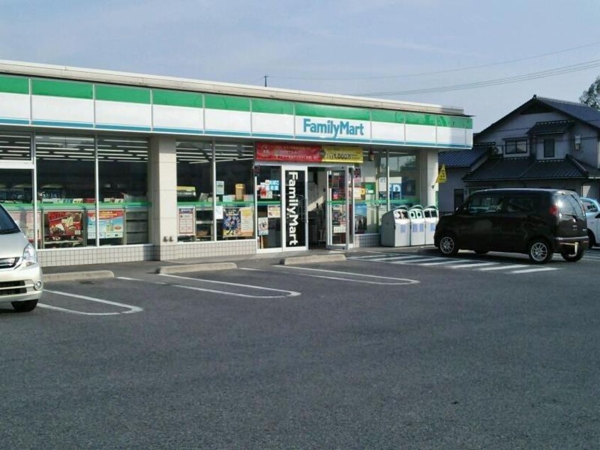 ファミリーマート 八本松飯田店(コンビニ)まで890m グリーンベルクォーター　Ｂ