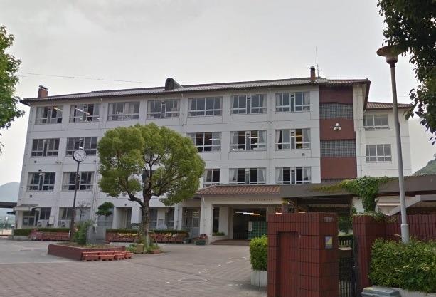 東広島市立松賀中学校(中学校/中等教育学校)まで3000m サンリア　Ｂ