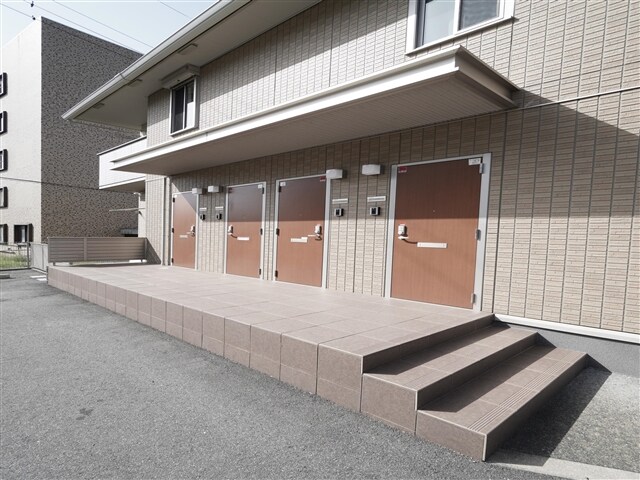 玄関前 メゾンヴァンベール