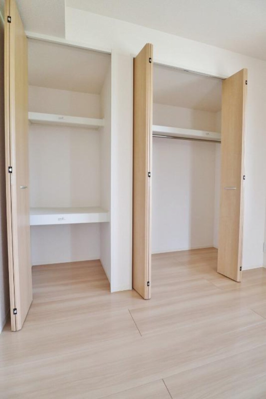 洋室６帖(リビング隣)収納 ルミエール　A棟