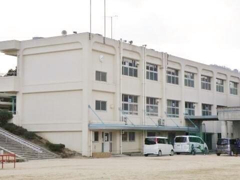 東広島市立下黒瀬小学校(小学校)まで573m インフィニティ　II