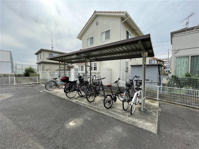駐輪場 ヤングユーカリＡ