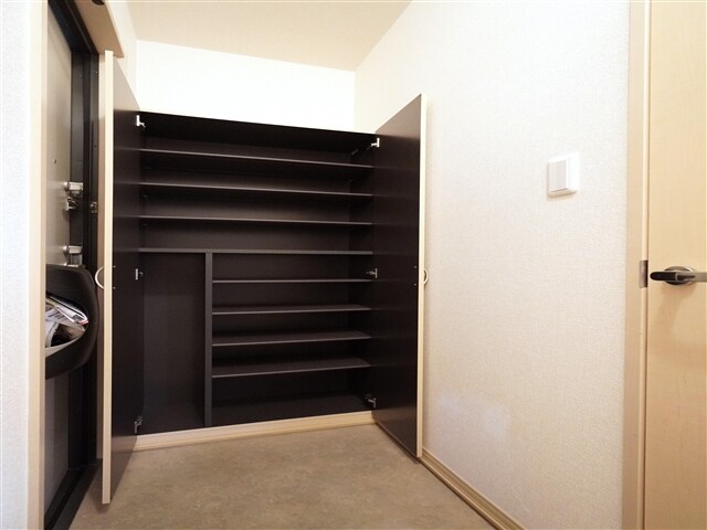 シューＢＯＸ ニーナ　C棟