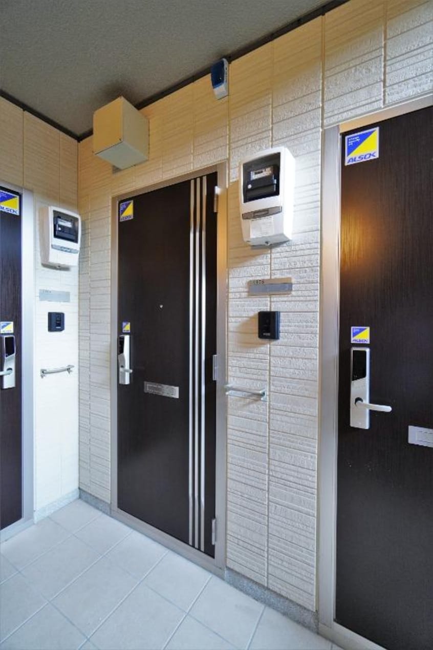 玄関前 ハイアークＥ